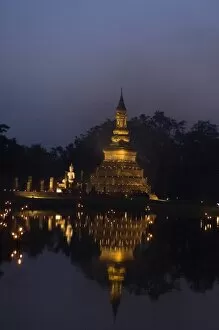 Images Dated 22nd November 2007: Stupa at Sukothai historical site lit up with candles for Loi Krathong