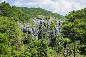 Images Dated 21st April 2011: Sugong Coffins in the rock cliffs, Sagada, Luzon, Philippines