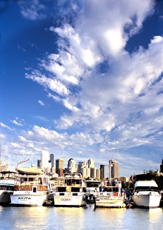 Images Dated 15th November 2007: The sun sets on a marina on Lake Union with Seattle in the background