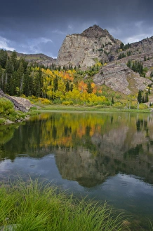 Images Dated 30th September 2011: Sundial Peak reflected in Lake Lillian