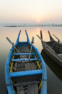 Images Dated 7th February 2013: Sunrise, Amarapura, Mandalay, Burma, Myanmar