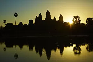 Cambodia Collection: Sunrise over Angkor Wat, Angkor World Heritage Site, Siem Reap, Cambodia