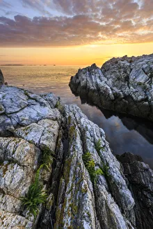Images Dated 28th August 2016: Sunrise on Appledore Island in the Isles of Shoals off the coast of Portsmouth, New