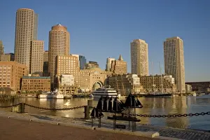 Images Dated 29th August 2007: Sunrise on the Boston skyline from along the seawall at John Joseph Moakley Federal Courthouse