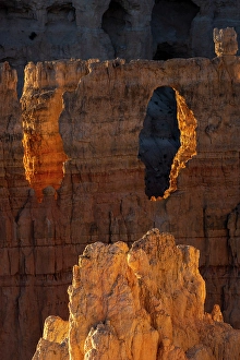 Images Dated 19th January 2024: Sunrise at Bryce Canyon National Park, Utah