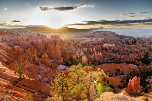 Images Dated 12th September 2024: Sunrise, Bryce Canyon National Park, Utah, US