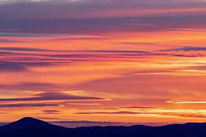 Images Dated 10th January 2023: Sunrise clouds and rolling hills from Steptoe Butte near Colfax, Washington State, USA