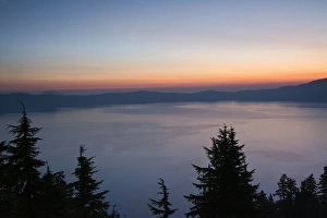 Images Dated 17th August 2015: Sunrise, Crater Lake National Park, Oregon, USA