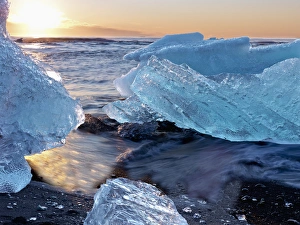 Images Dated 12th April 2012: Sunrise and iceberg formation on the beach at Jokulsarlon, Iceland