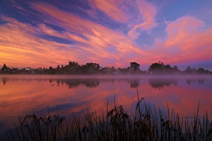 Images Dated 25th March 2015: Sunrise over Lake Rotoroa, Hamilton, Waikato, North Island, New Zealand
