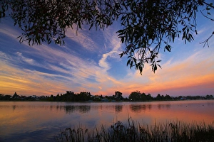 Images Dated 25th March 2015: Sunrise over Lake Rotoroa, Hamilton, Waikato, North Island, New Zealand