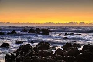 Images Dated 6th February 2016: Sunrise at Laupahoehoe Beach Park, Hamakua Coast, Big Island, Hawaii