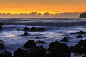 Images Dated 6th February 2016: Sunrise at Laupahoehoe Beach Park, Hamakua Coast, Big Island, Hawaii
