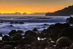 Images Dated 6th February 2016: Sunrise at Laupahoehoe Beach Park, Hamakua Coast, Big Island, Hawaii