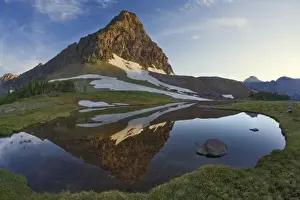Images Dated 29th January 2010: Sunrise from Logan Pass, Glacier National Park, Montana
