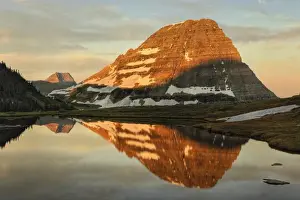 Images Dated 29th January 2010: Sunrise from Logan Pass, Glacier National Park, Montana
