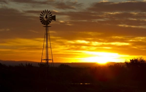 Images Dated 13th October 2011: Sunrise, windmill, Cimarron, New Mexico, Hwy 64