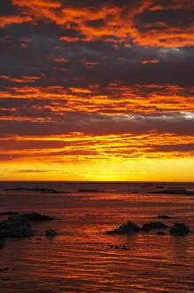 Images Dated 23rd January 2007: Sunse over Pacific Ocean, Kaikoura, Marlborough, South Island, New Zealand