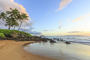 Images Dated 22nd February 2016: Sunset at beach near Wailea, Maui, Hawaii, USA