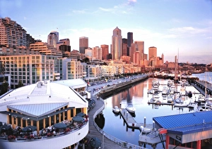 Images Dated 15th November 2007: Sunset on Bell Harbor in Seattle, Washington