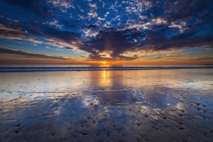 Images Dated 19th January 2014: Sunset over the Channel Islands from Ventura State Beach, Ventura, California USA