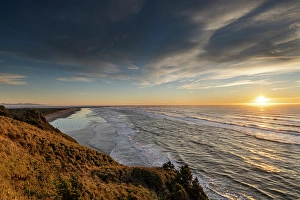 Images Dated 3rd December 2023: Sunset clouds over Benson Beach at Cape Disappointment State Park in Washington State, USA
