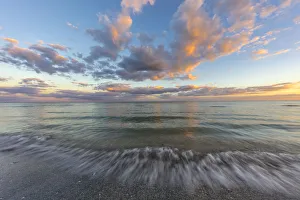 Images Dated 18th February 2018: Sunset clouds over the Gulf of Mexico on Sanibel Island in Florida, USA