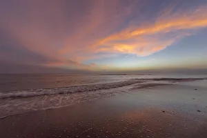 Images Dated 13th February 2018: Sunset clouds over the Gulf of Mexico on Sanibel Island in Florida, USA