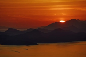 Images Dated 12th May 2007: Sunset over islands in the Adriatic Sea off Dubrovnik, Croatia, a UNESCO World Heritage