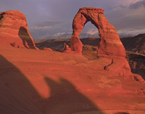 Images Dated 28th January 2004: Sunset light on Delicate Arch wit the La Sal Mountains in the background, Arches nat l Park