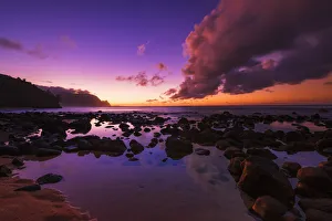 Images Dated 21st October 2015: Sunset over the Na Pali Coast from Hideaways Beach, Princeville, Kauai, Hawaii, USA