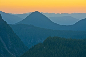 Sunset, Rampart Range, Moutn Rainier National Park, Washington, USA