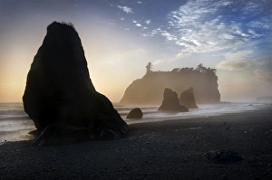 Images Dated 16th July 2007: Sunset at Ruby Beach, Olympic National Park, Washington, USA