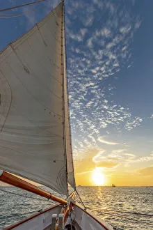 Images Dated 28th December 2020: Sunset sail on schooner America 2. 0 in Key West, Florida, USA