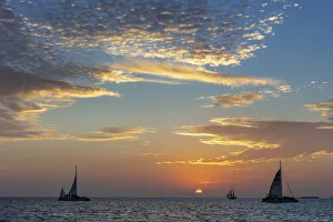 Images Dated 28th December 2020: Sunset sail on schooner America 2. 0 in Key West, Florida, USA