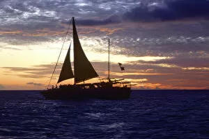 Images Dated 14th September 2007: Sunset Sailboat Silhouette