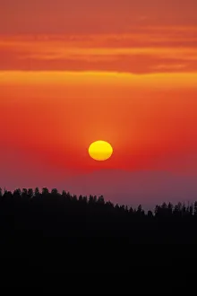 Prints of Sunset over the Sierra Nevada foothills from Moro Rock, Giant Forest, Sequoia National Park, California, USA Images Dated 2018 December: Sunset over the Sierra Nevada foothills from Moro Rock