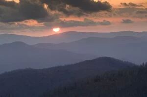 Images Dated 28th April 2007: Sunset over the Smoky Mountains, Great Smoky Mountains National Park, Tenessee / North Carolina