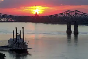 Images Dated 10th November 2010: Sunset with steamboat under the Natchez-Vidalia Bridges spanning the Mississippi