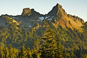 Sunset; Tatoosh Mountains; Mount Rainier National Park; Washington; USA