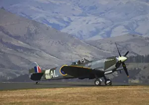 Images Dated 7th April 2012: Supermarine Spitfire - British and allied WWII Fighter Plane, Wanaka, South Island