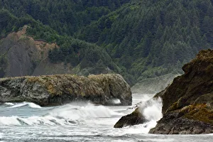 Surf among rocks, Samuel H. Boardman State Scenic Corridor, Oregon