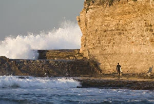 Images Dated 21st October 2006: Surfer sizing up the challenge. Santa Cruz coast, California, US