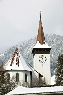 Images Dated 22nd February 2005: SWITZERLAND-Bern-FRUTIGEN: Kandertal Valley- Town Church / Winter