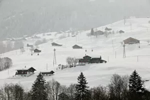 SWITZERLAND-Bern-GRINDELWALD: Ski Chalets / Winter