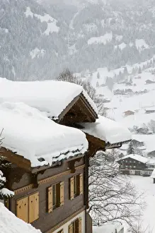 SWITZERLAND-Bern-GRINDELWALD: Ski Chalets / Winter