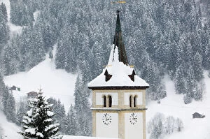 SWITZERLAND-Bern-GRINDELWALD: Town Church / Winter