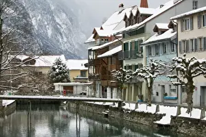 SWITZERLAND-Bern-INTERLAKEN: Town Buildings along Aare River / Winter