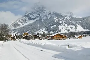 SWITZERLAND-Bern-KANDERSTEG: Kandertal Valley- Snow Covered Road / Winter