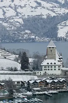 SWITZERLAND-Bern-SPIEZ: Town Castle (13th century) & Lake Thun / Winter